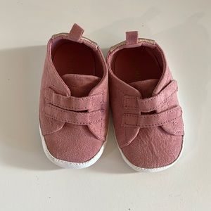 Old navy crib shoes with a little sparkle on the back 12-18months